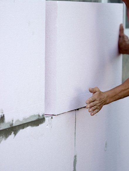 Aplicación de sistema EIFS - Especialistas en aislación térmica